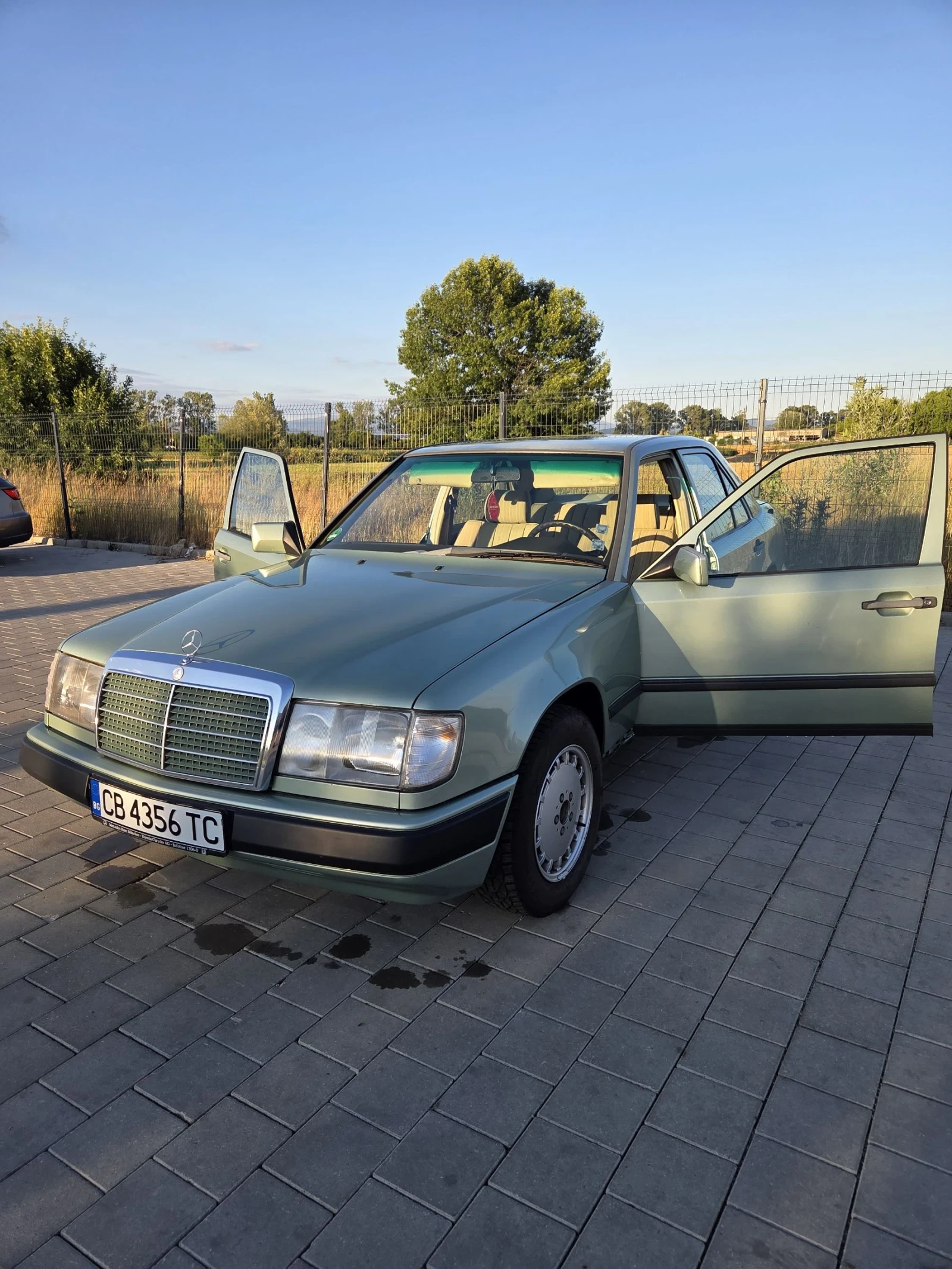 Mercedes-Benz 124 2.6
