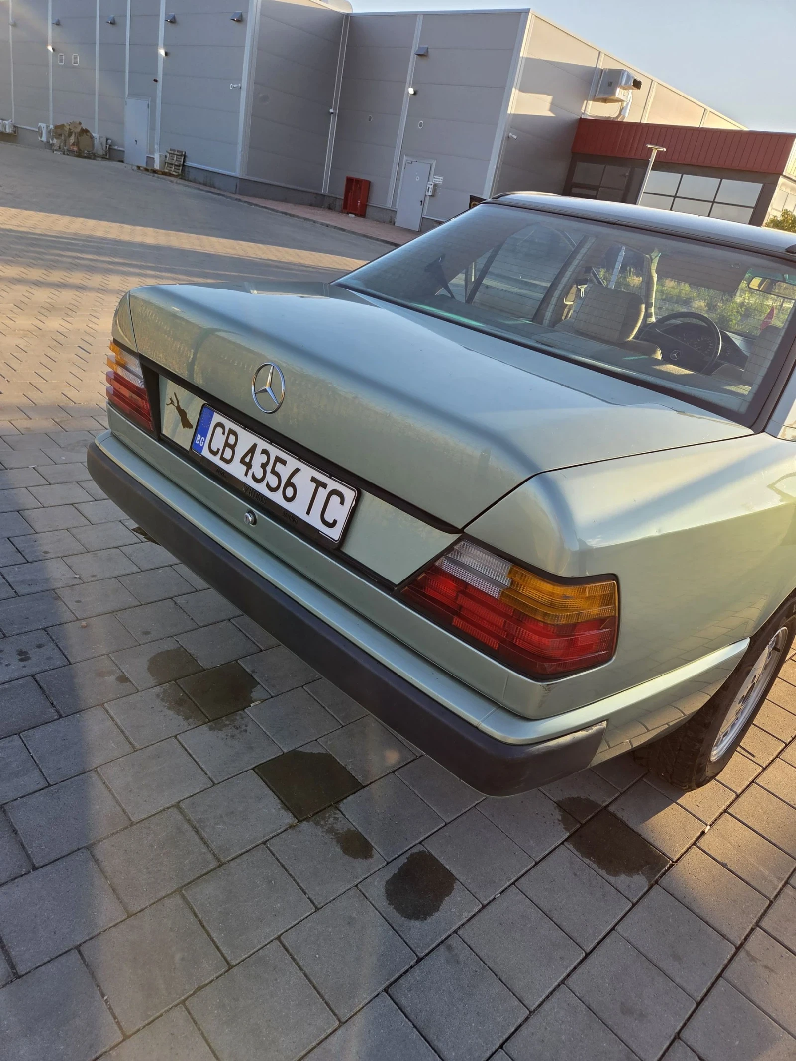 Mercedes-Benz 124 2.6, снимка 3 - Автомобили и джипове - 55237057
