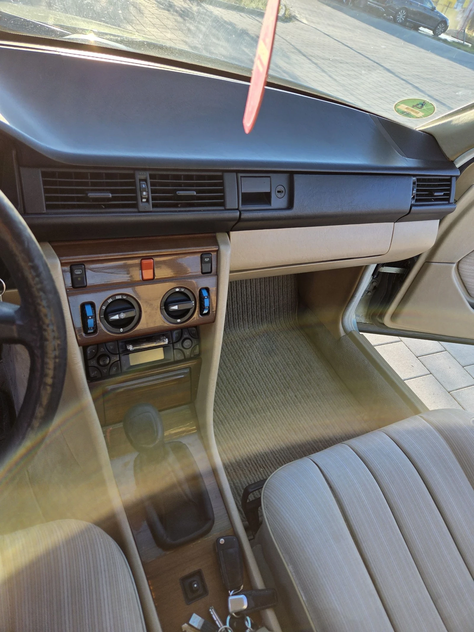 Mercedes-Benz 124 2.6, снимка 7 - Автомобили и джипове - 55237057