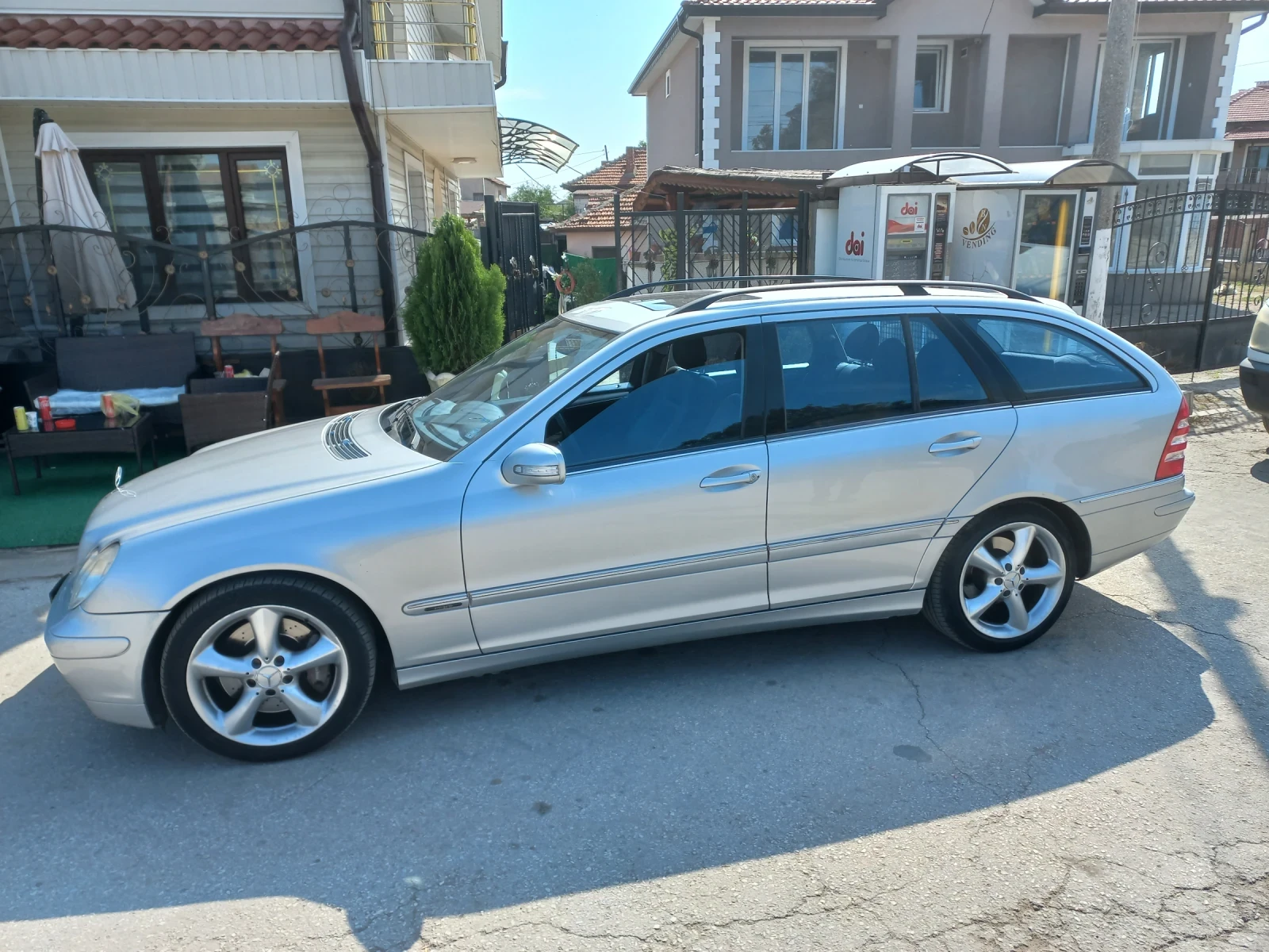 Mercedes-Benz C 320, снимка 16 - Автомобили и джипове - 55419574