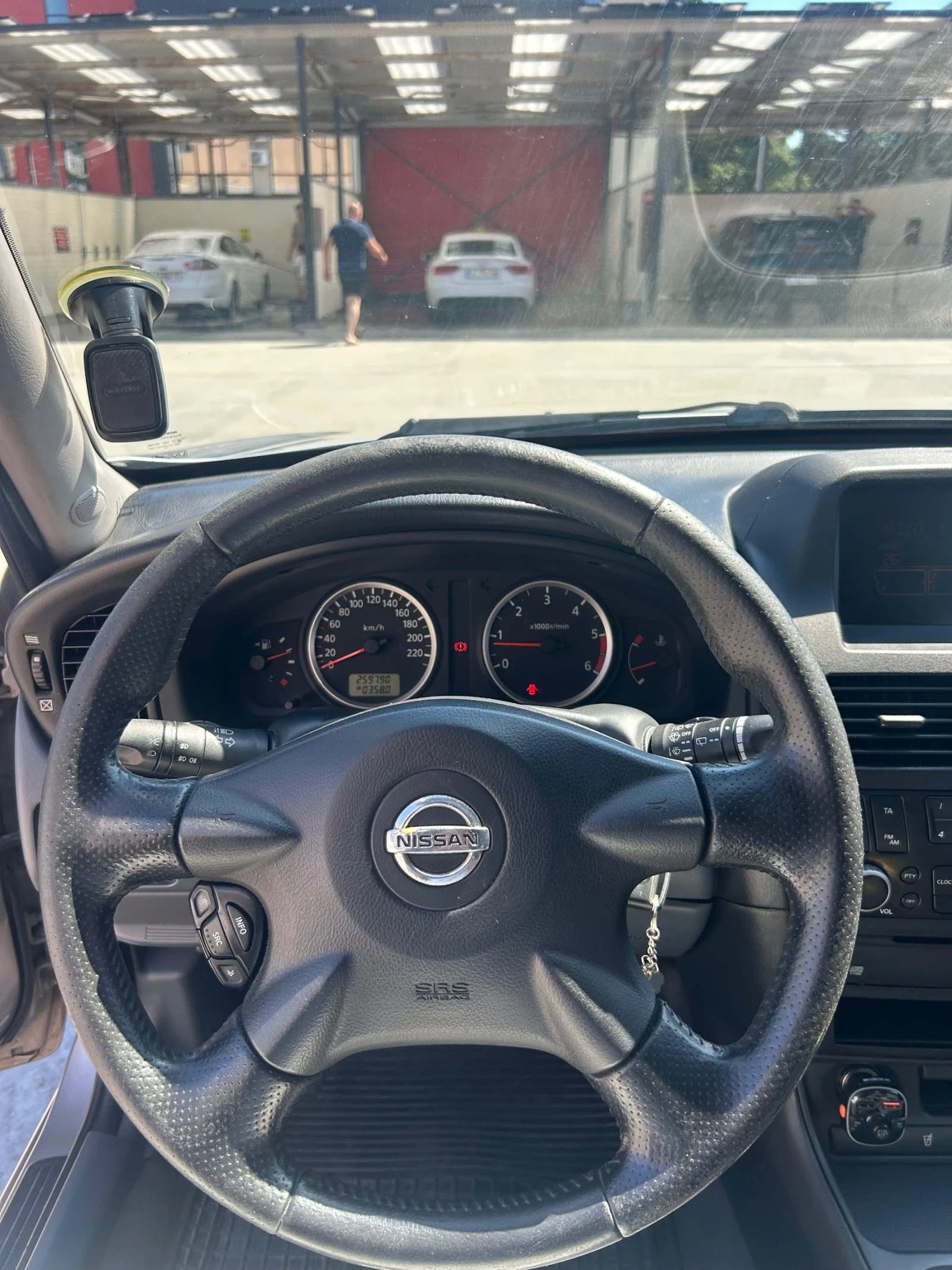 Nissan Almera, снимка 10 - Автомобили и джипове - 55502224