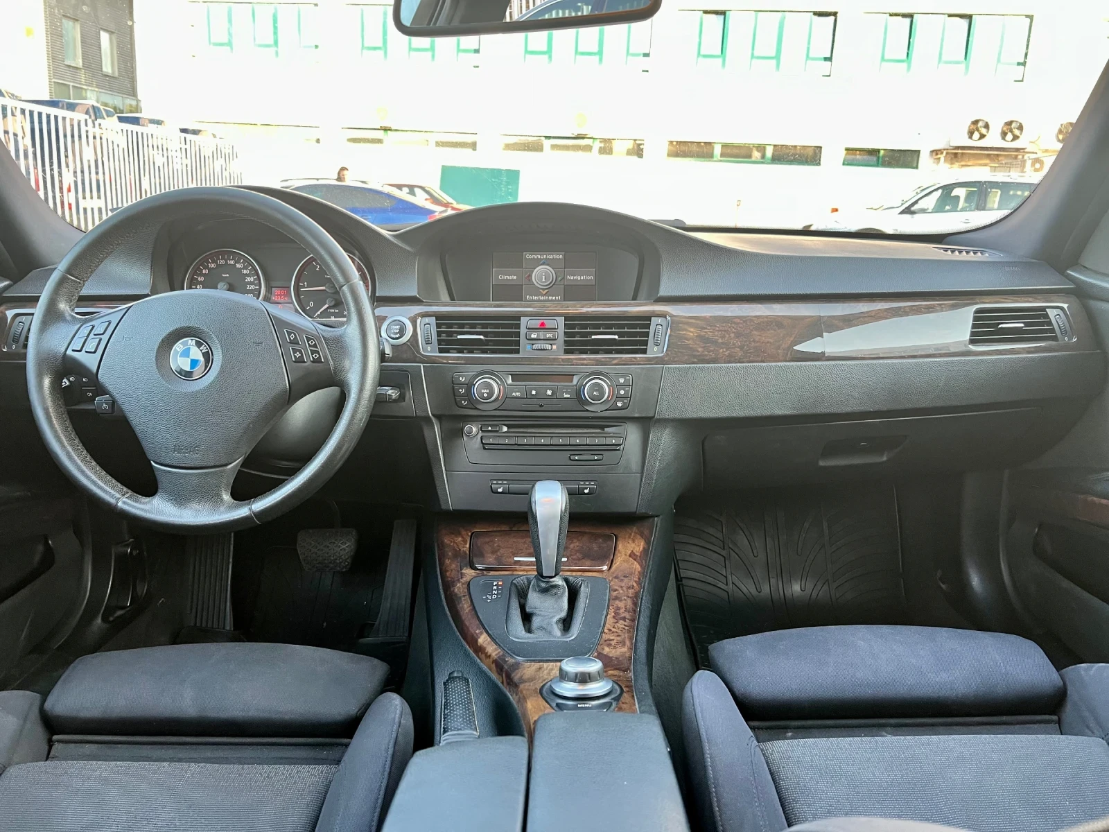 BMW 320 D  НАВИ/АВТОМАТИК/ПОДГРЕВ, снимка 10 - Автомобили и джипове - 55511807