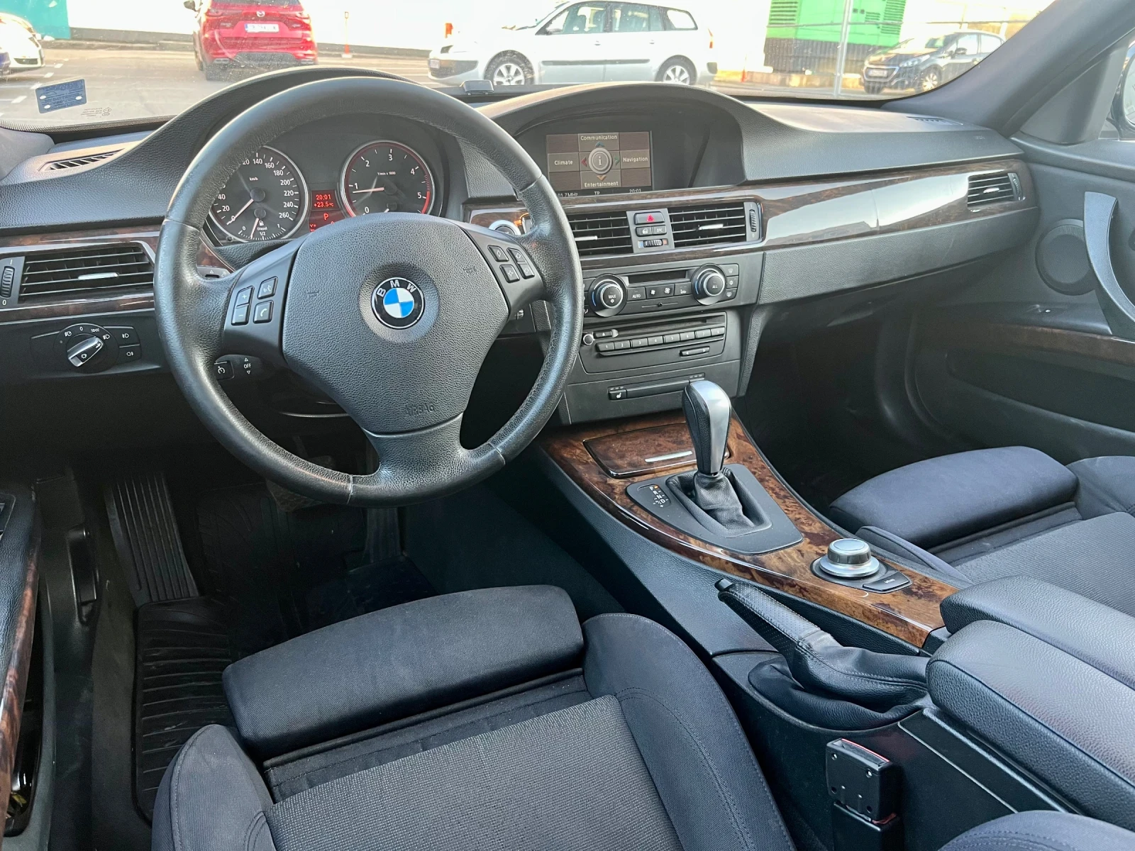 BMW 320 D  НАВИ/АВТОМАТИК/ПОДГРЕВ, снимка 9 - Автомобили и джипове - 55511807