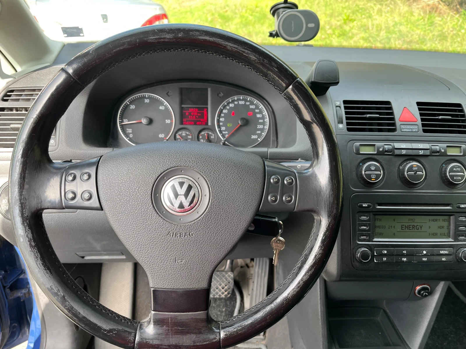 VW Touran 2.0 TDI, снимка 7 - Автомобили и джипове - 55681861