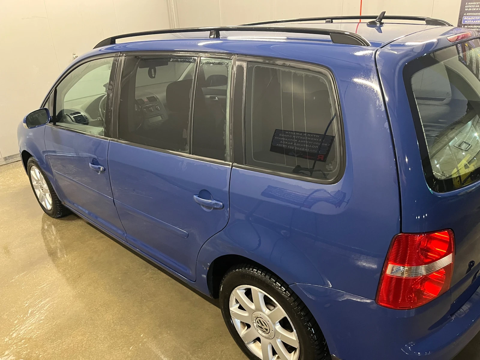 VW Touran 2.0 TDI, снимка 5 - Автомобили и джипове - 55681861