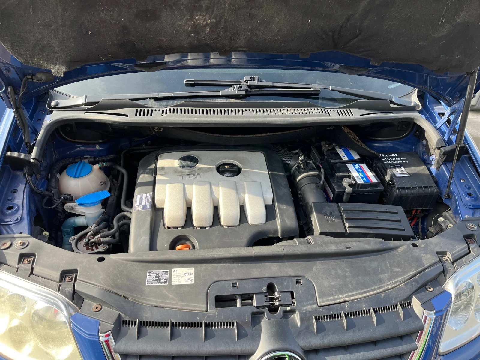 VW Touran 2.0 TDI, снимка 9 - Автомобили и джипове - 55681861