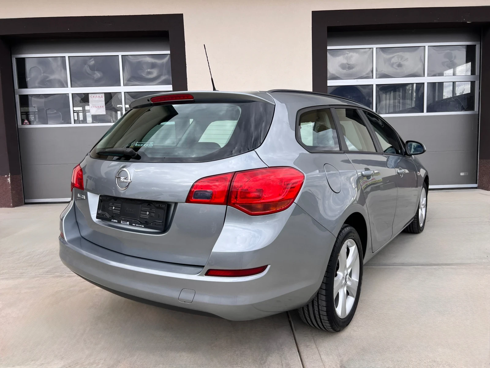 Opel Astra 1.6i 116 к.с. SPORTS TOURER 99000км РЕАЛНИ! EURO5A, снимка 16 - Автомобили и джипове - 56198816