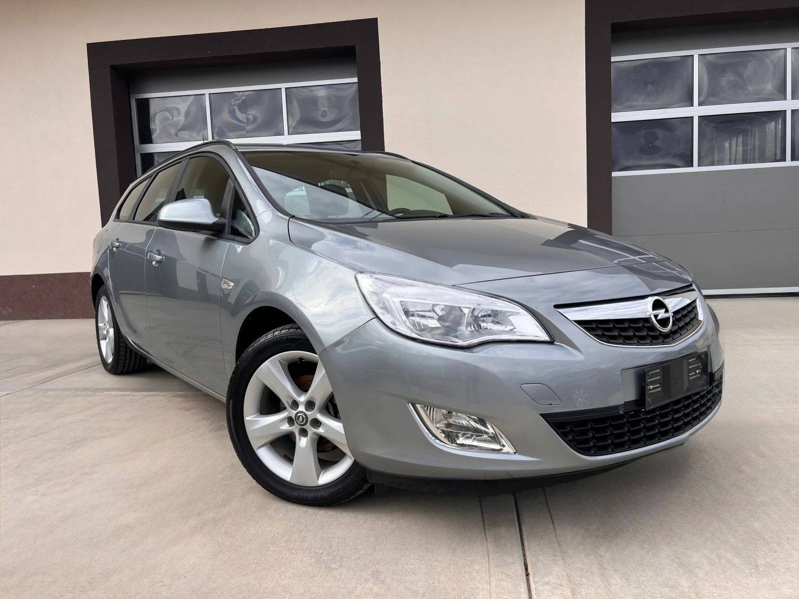 Opel Astra 1.6i 116 к.с. SPORTS TOURER 99000км РЕАЛНИ! EURO5A