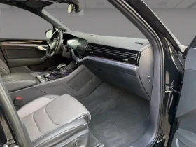 VW Touareg 3.0 TDI 4Motion = R-line = , снимка 10