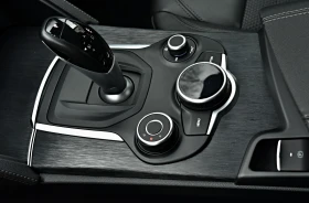 Alfa Romeo Stelvio 2.2JTDM/Q4/LUSSO/DISTRONIK/KEYLESS/CAMERA/ - 32900 лв. / 16821.50 € - 25477296 13