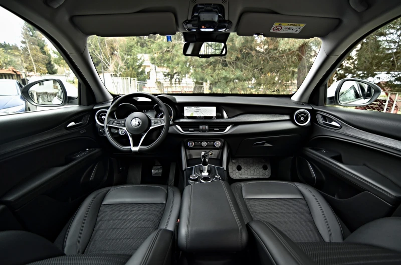 Alfa Romeo Stelvio 2.2JTDM/Q4/LUSSO/DISTRONIK/KEYLESS/CAMERA/, снимка 16 - Автомобили и джипове - 52640504