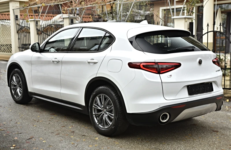Alfa Romeo Stelvio 2.2JTDM/Q4/LUSSO/DISTRONIK/KEYLESS/CAMERA/, снимка 6 - Автомобили и джипове - 52640504