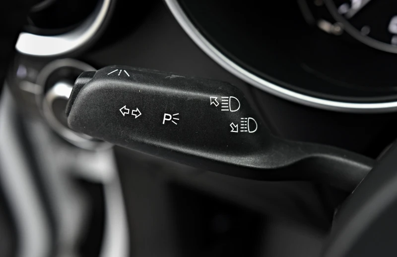 Alfa Romeo Stelvio 2.2JTDM/Q4/LUSSO/DISTRONIK/KEYLESS/CAMERA/, снимка 11 - Автомобили и джипове - 52640504