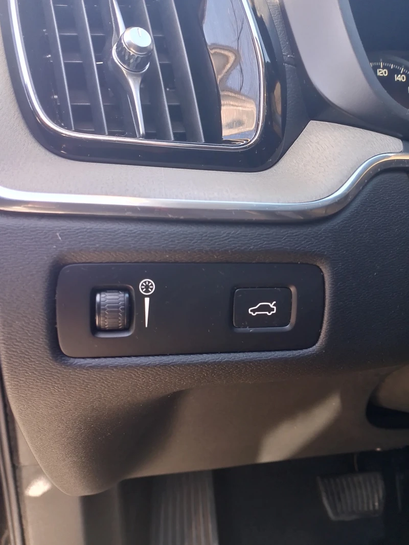 Volvo XC60 D5-INSKRIPTION AWD, снимка 13 - Автомобили и джипове - 52957593