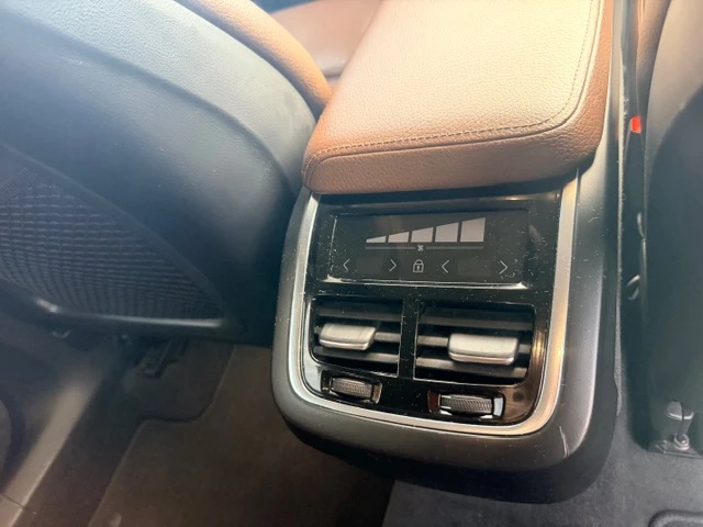 Volvo XC60 D5-INSKRIPTION AWD, снимка 15 - Автомобили и джипове - 52957593