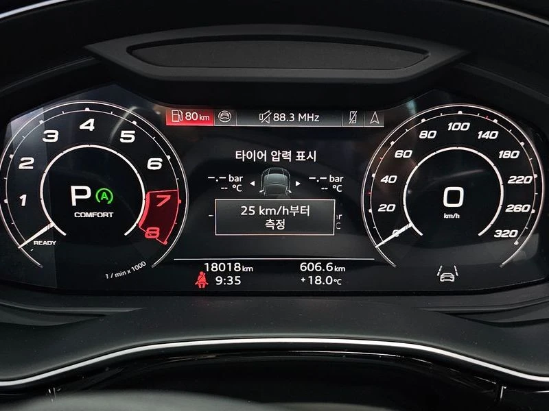 Audi RSQ8 4.0 Automatic, снимка 8 - Автомобили и джипове - 55782280