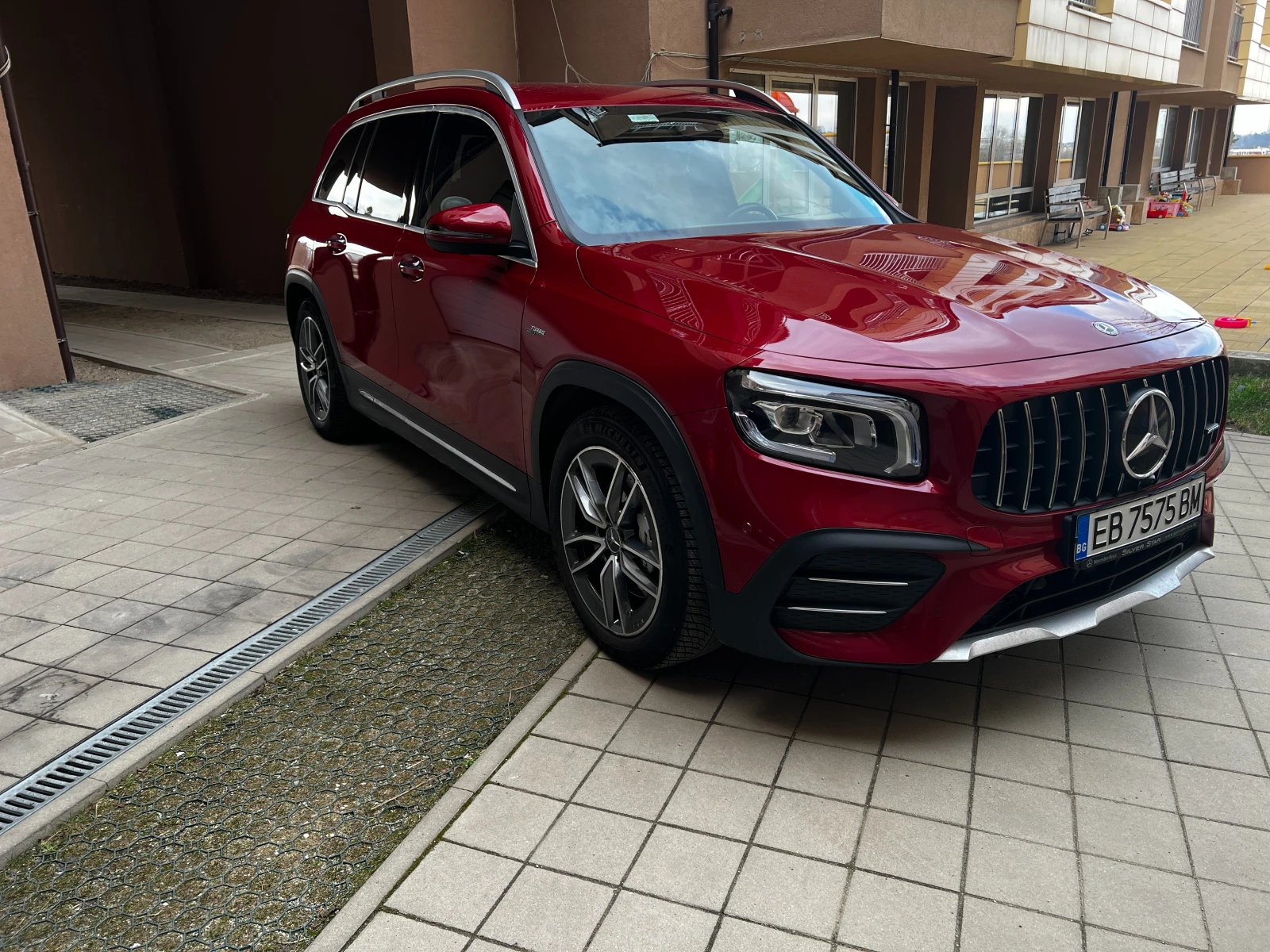 Mercedes-Benz GLB AMG 35 - изображение 2
