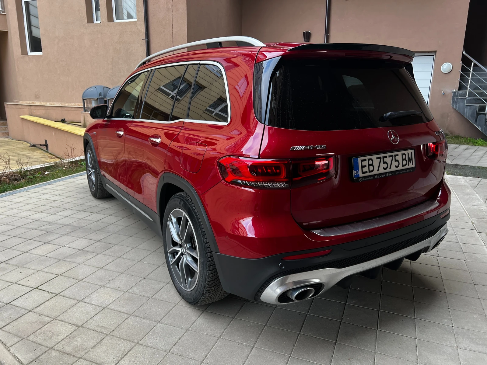 Mercedes-Benz GLB AMG 35 - изображение 3
