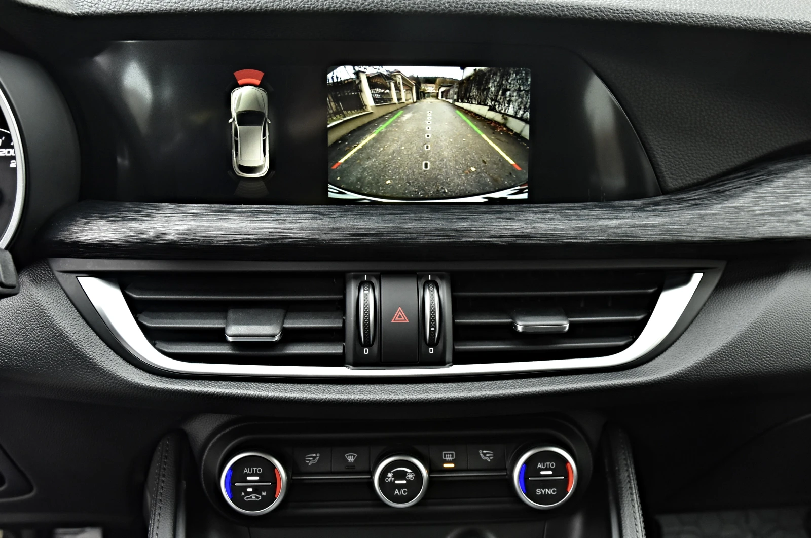 Alfa Romeo Stelvio 2.2JTDM/Q4/LUSSO/DISTRONIK/KEYLESS/CAMERA/ | Mobile.bg   12