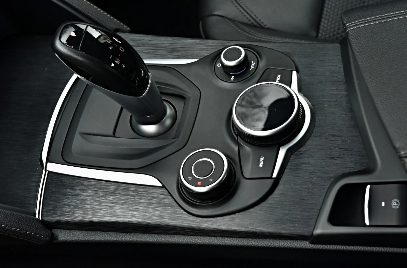 Alfa Romeo Stelvio 2.2JTDM/Q4/LUSSO/DISTRONIK/KEYLESS/CAMERA/ | Mobile.bg   13