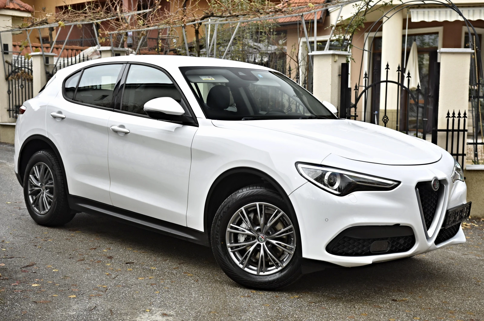 Alfa Romeo Stelvio 2.2JTDM/Q4/LUSSO/DISTRONIK/KEYLESS/CAMERA/ - изображение 3