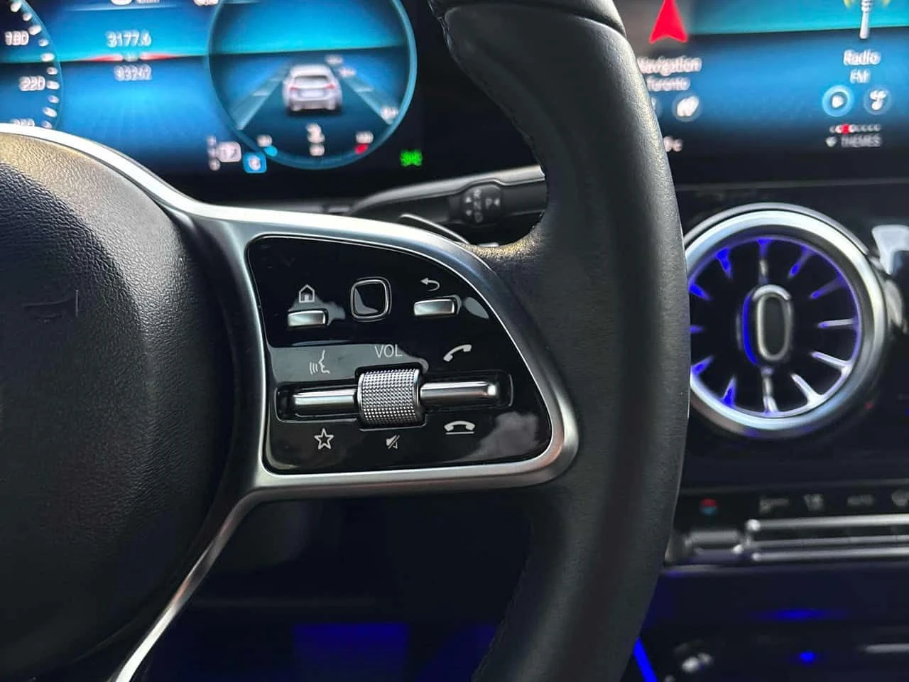 Mercedes-Benz GLA 250 * ГЛАВНО ПРЕДСТАВИТЕЛСТВО* , снимка 14 - Автомобили и джипове - 54807702