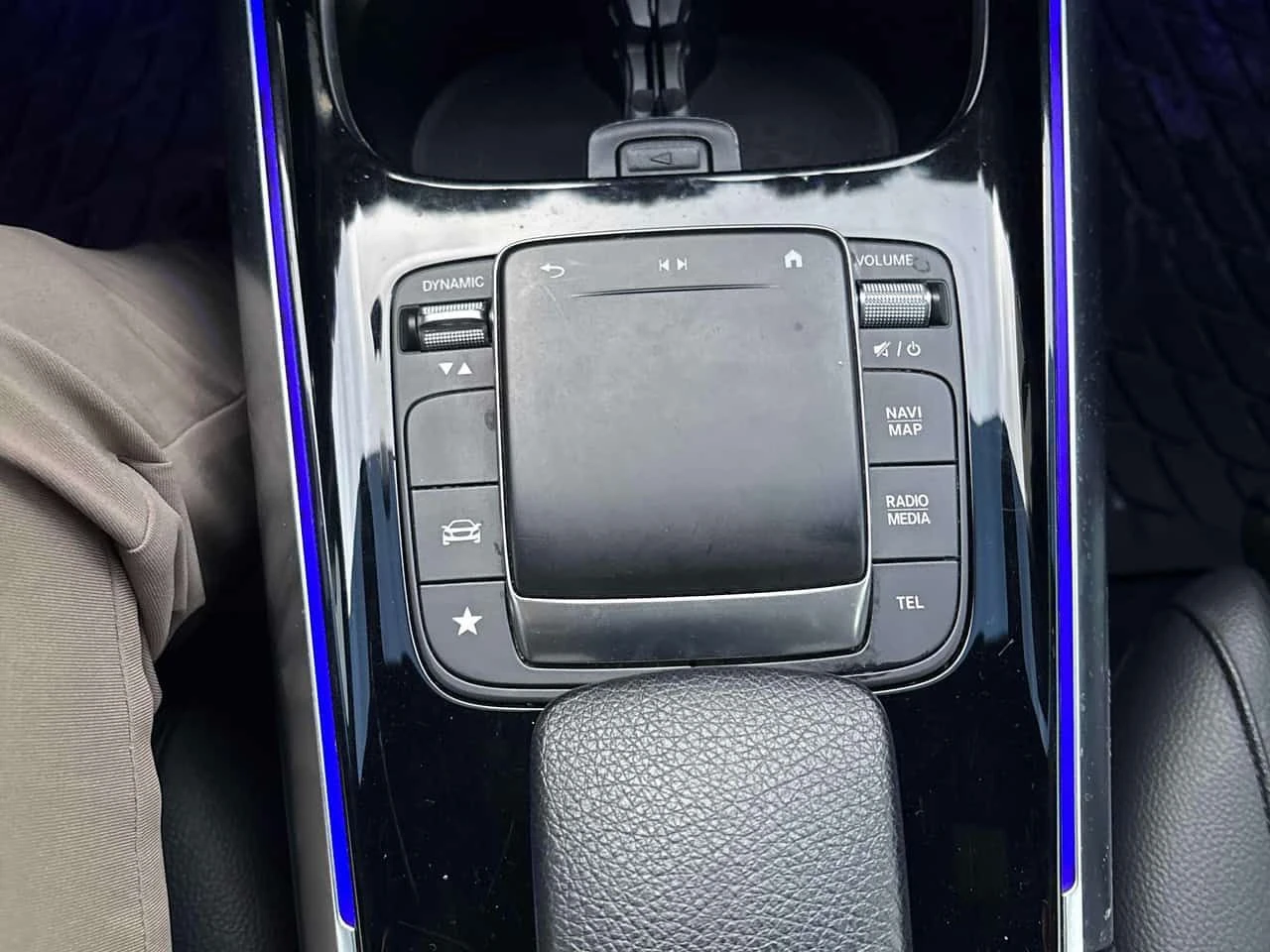 Mercedes-Benz GLA 250 * ГЛАВНО ПРЕДСТАВИТЕЛСТВО* , снимка 10 - Автомобили и джипове - 54807702