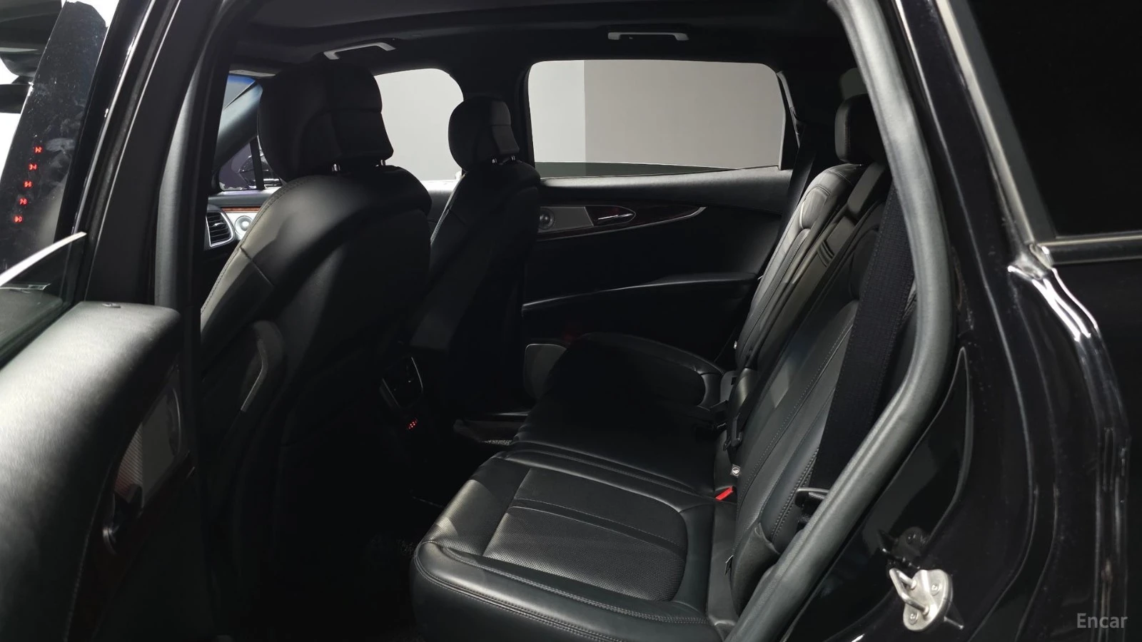 Lincoln Aviator Nautilus* 2.7T* AWD* ПОДГРЕВ* ОБДУХВАНЕ* ПАНО* FUL, снимка 12 - Автомобили и джипове - 55623921