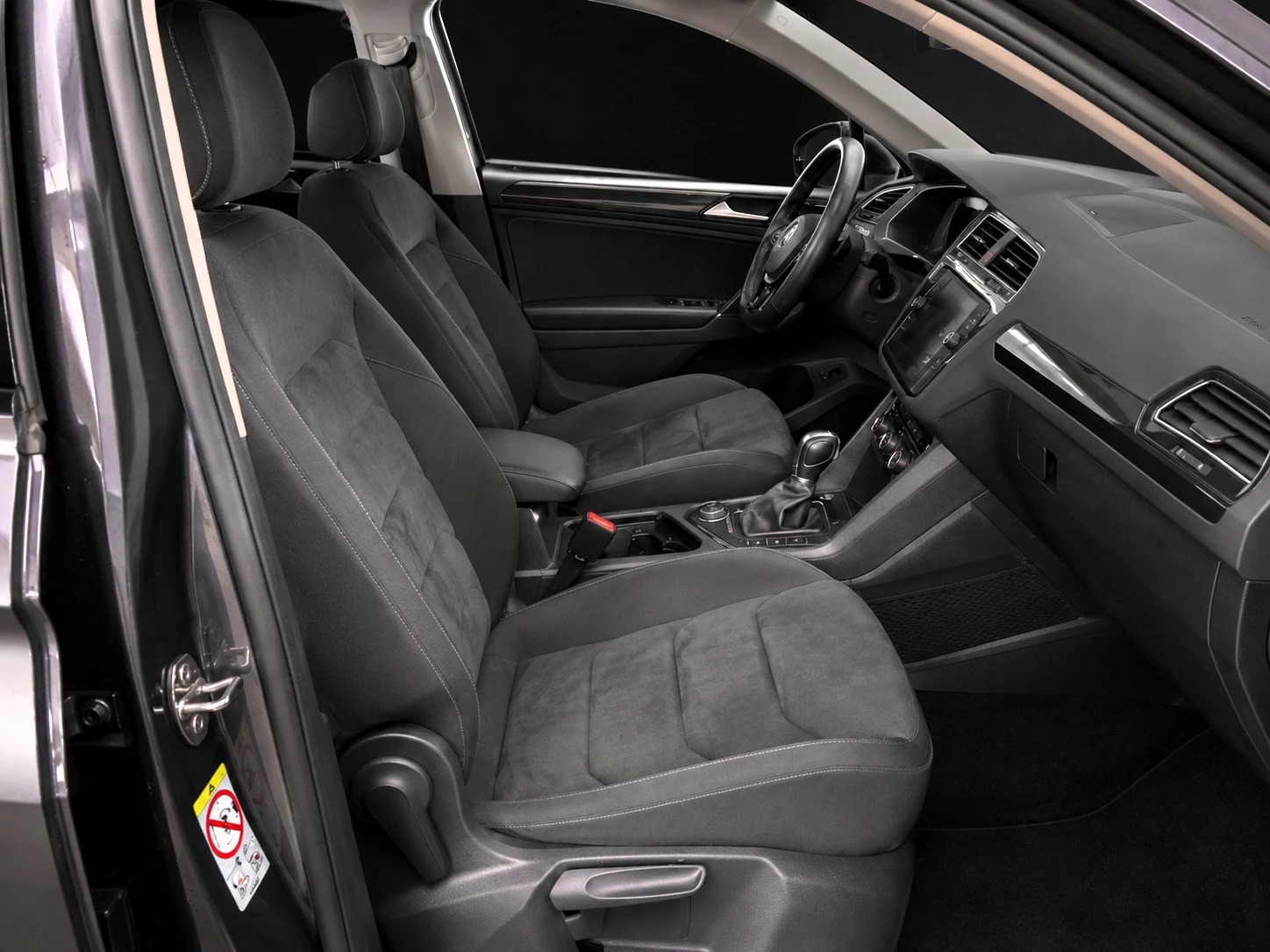 VW Tiguan BiTDI 240 к.с.| R-LINE| 4MOTION| DSG| 12м.Гаранция, снимка 8 - Автомобили и джипове - 55922425