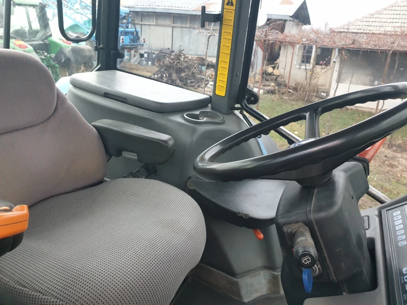 Трактор New Holland TM190 