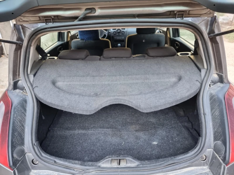 Renault Megane 1.5 DCI, снимка 2 - Автомобили и джипове - 51899517