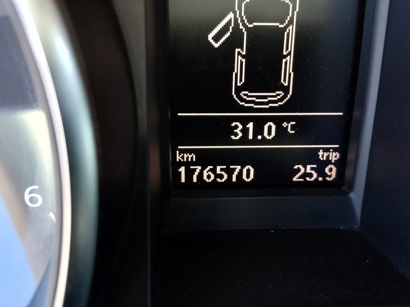 VW Golf 2.0 TDI, снимка 8 - Автомобили и джипове - 51771779