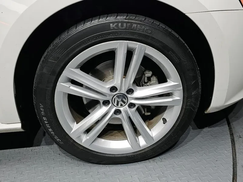 VW Passat 2.0 TDI, снимка 5 - Автомобили и джипове - 54298603