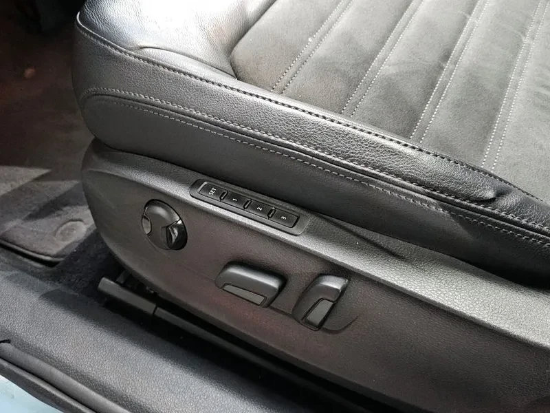 VW Passat 2.0 TDI, снимка 13 - Автомобили и джипове - 54298603