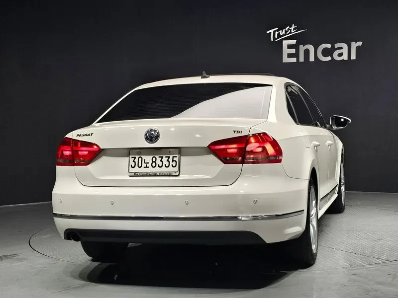 VW Passat 2.0 TDI, снимка 4 - Автомобили и джипове - 54298603