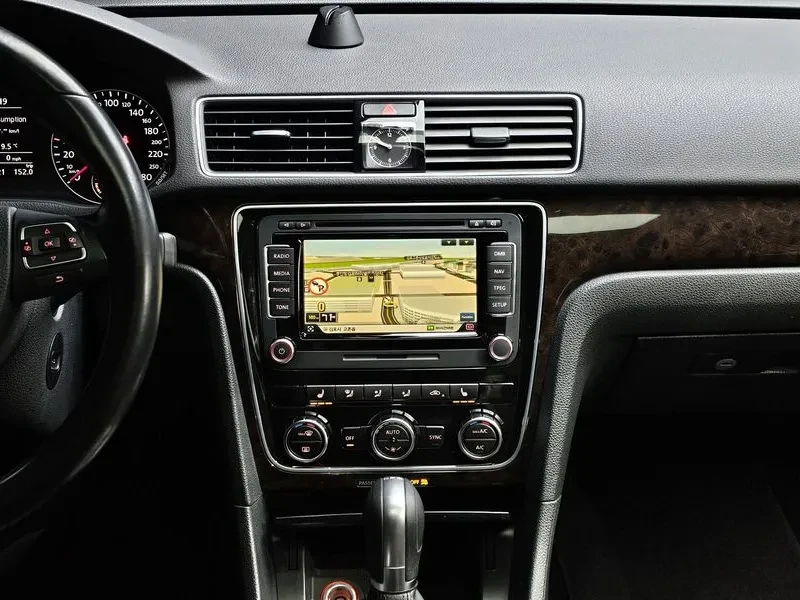 VW Passat 2.0 TDI, снимка 16 - Автомобили и джипове - 54298603