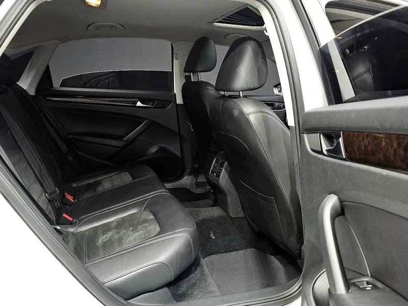 VW Passat 2.0 TDI, снимка 11 - Автомобили и джипове - 54298603