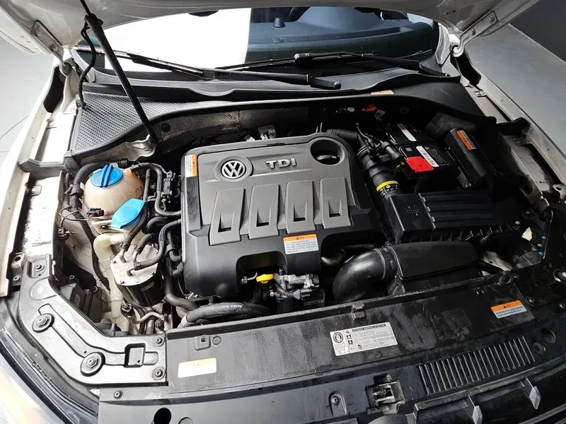 VW Passat 2.0 TDI, снимка 6 - Автомобили и джипове - 54298603