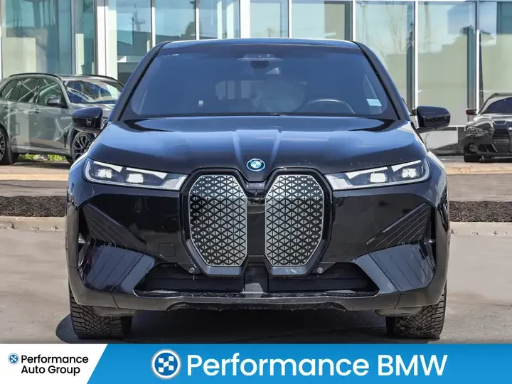 BMW iX xDrive40* Priced-Sport* Sky Lounge, снимка 2 - Автомобили и джипове - 54662725