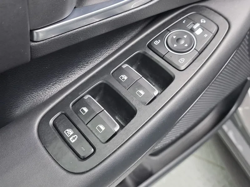 Hyundai Sonata 2.0 Premium Family, снимка 12 - Автомобили и джипове - 55784957