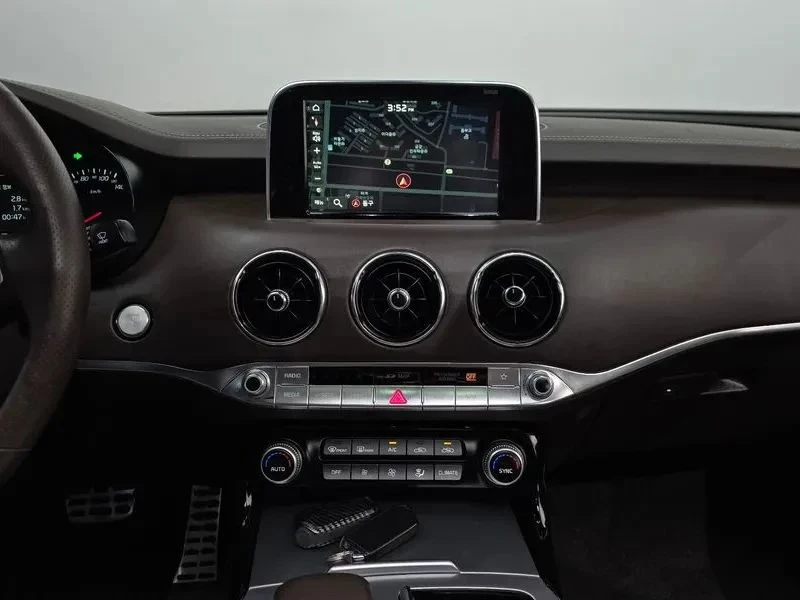 Kia Stinger, снимка 15 - Автомобили и джипове - 56689211