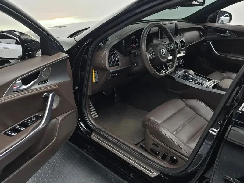 Kia Stinger, снимка 11 - Автомобили и джипове - 56689211