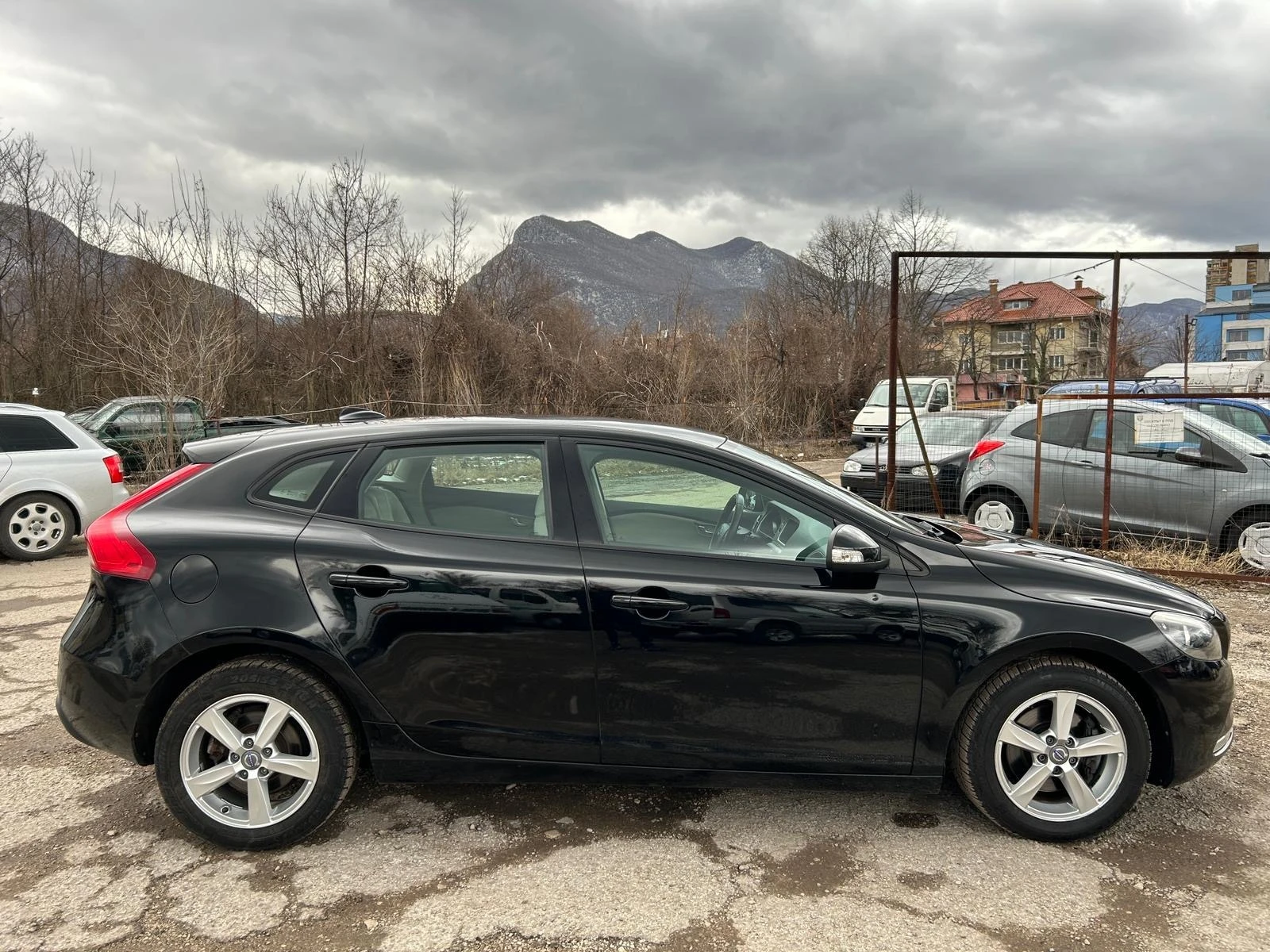 Volvo V40 2.0 D - изображение 8