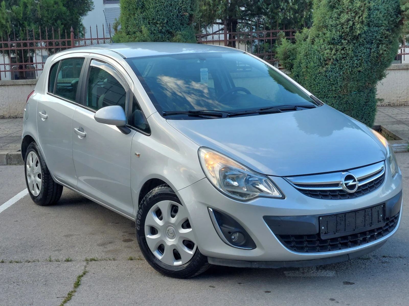 Opel Corsa 1.2i 80hp * ГАЗ * ИТАЛИЯ * КЛИМАТИК * EURO 5 *  - [1] 