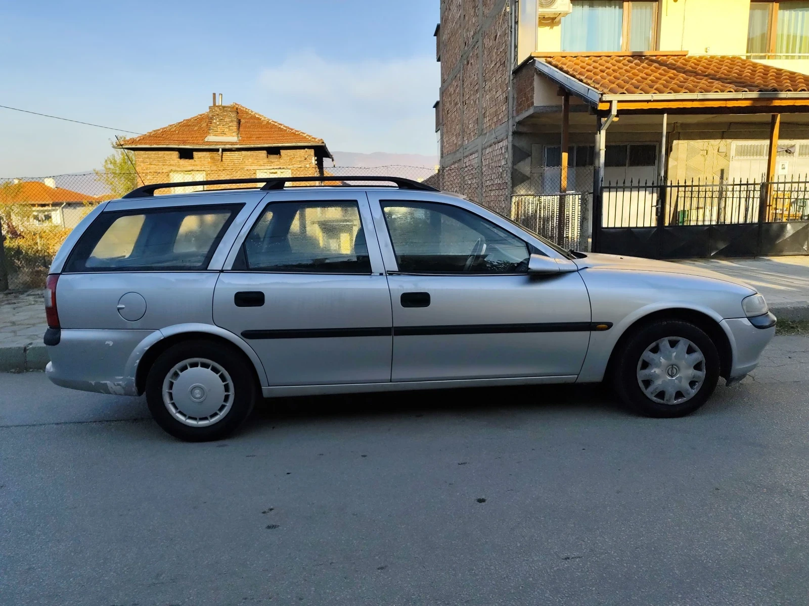 Opel Vectra 1600 Бензин - изображение 5