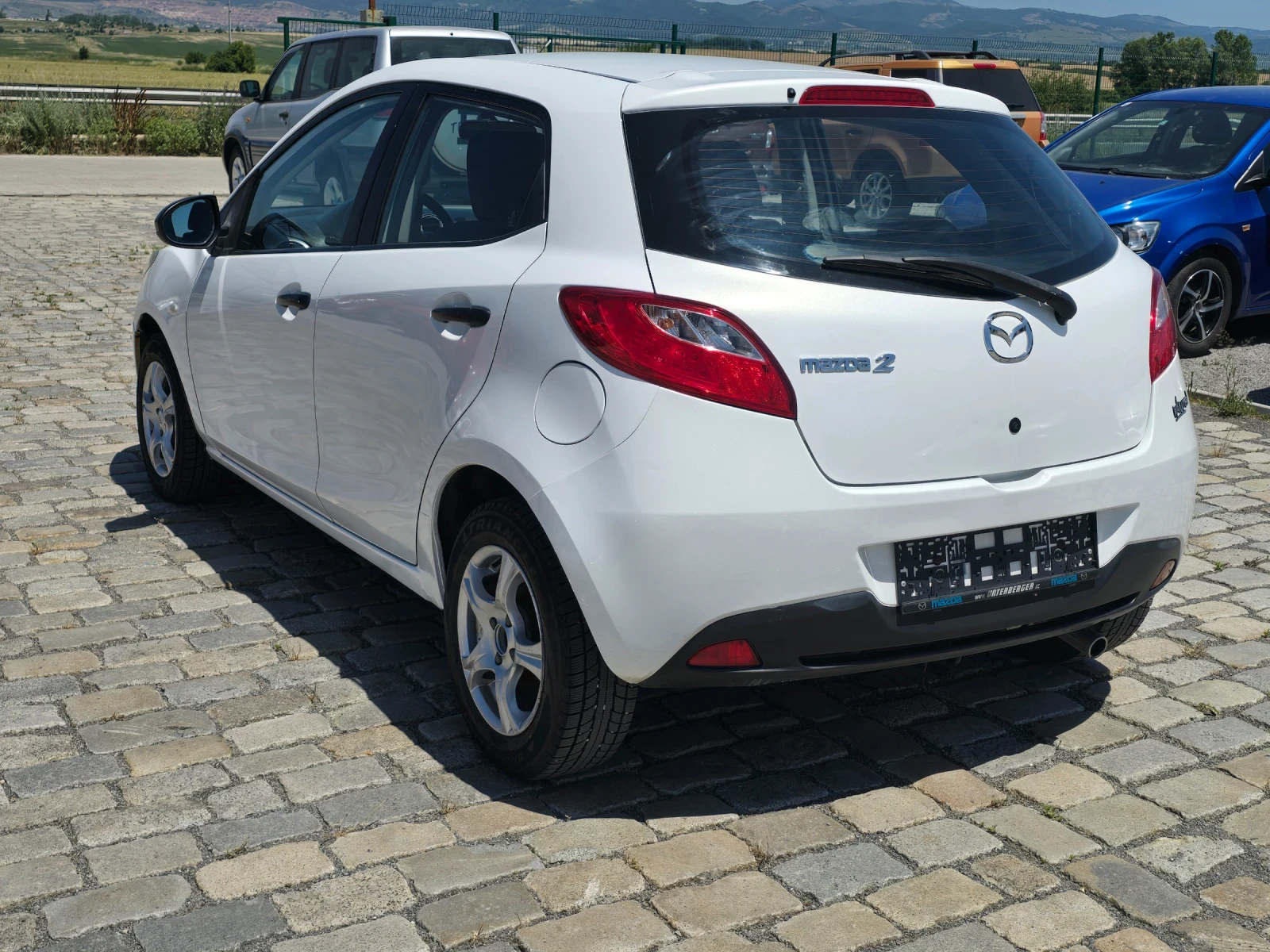 Mazda 2 1.3i 75кс EURO 4 БЯЛА ПЕРЛА - изображение 8