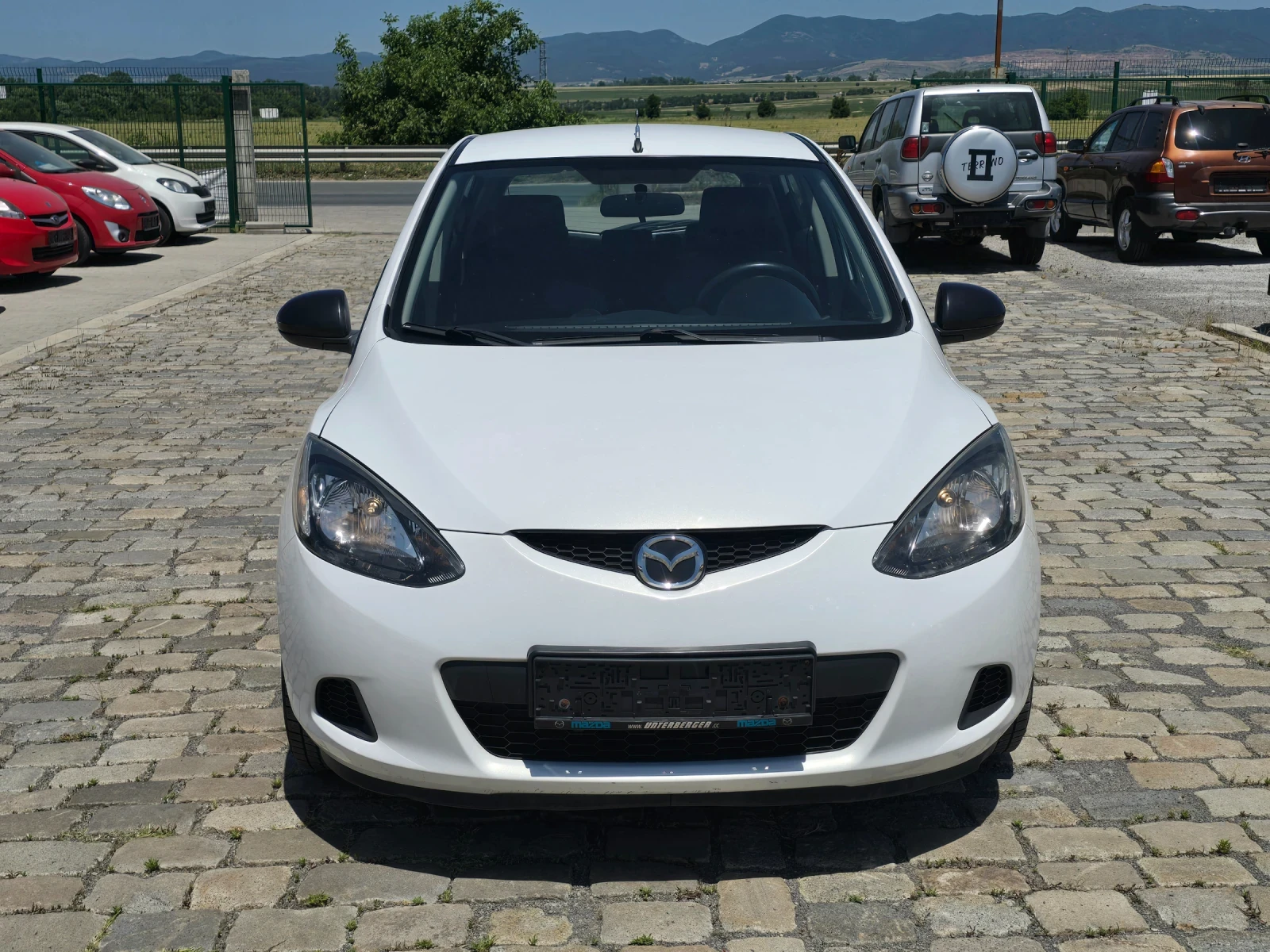 Mazda 2 1.3i 75кс EURO 4 БЯЛА ПЕРЛА - изображение 2