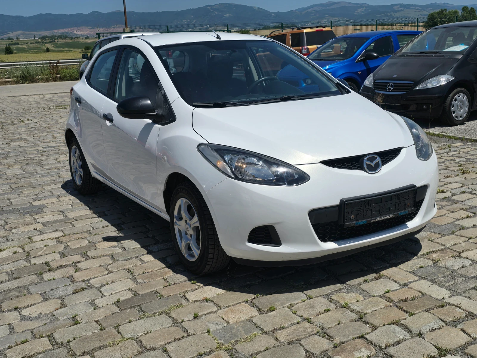 Mazda 2 1.3i 75кс EURO 4 БЯЛА ПЕРЛА - изображение 3