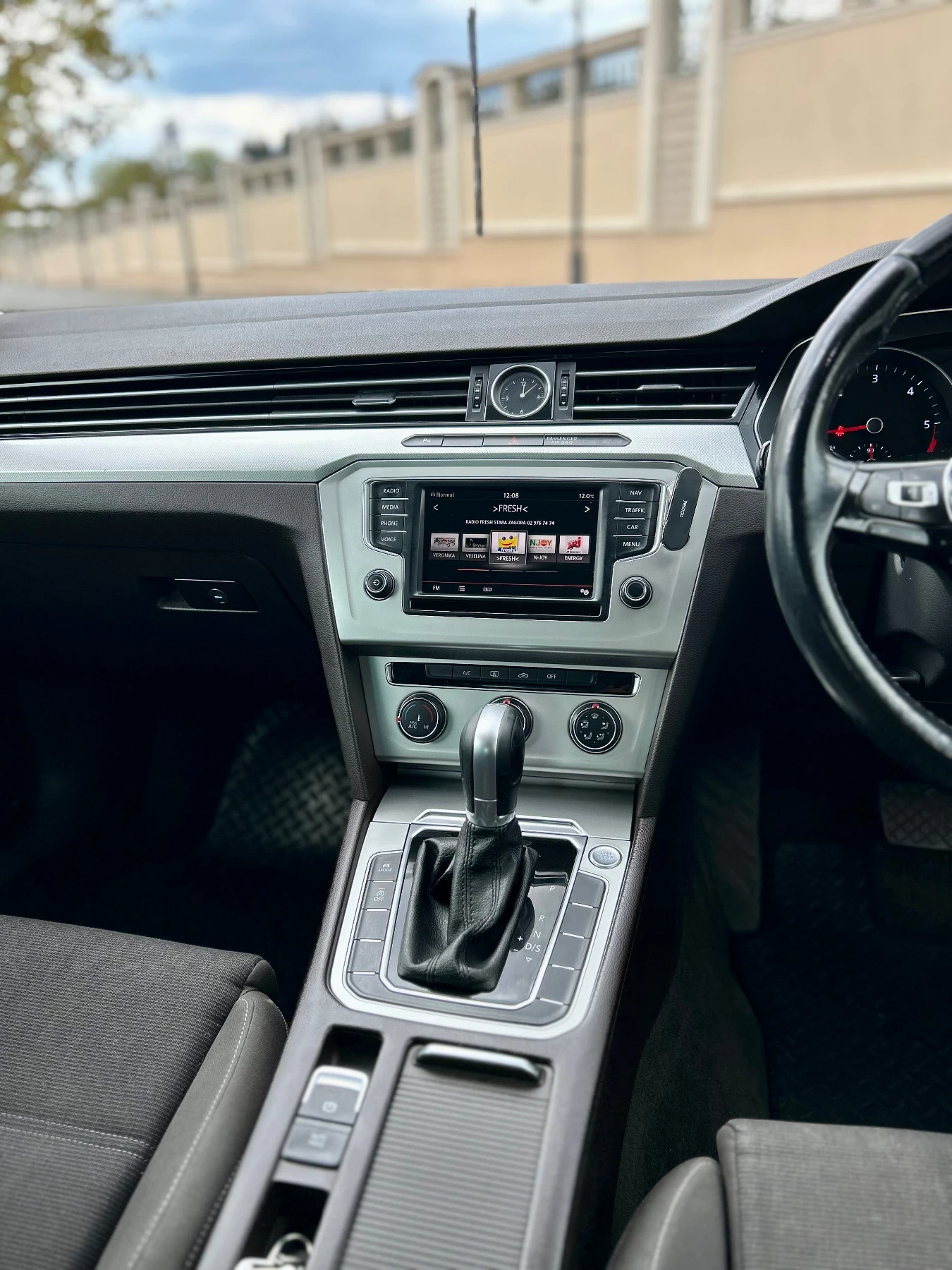 VW Passat 1.6 120кс, снимка 10 - Автомобили и джипове - 54388587