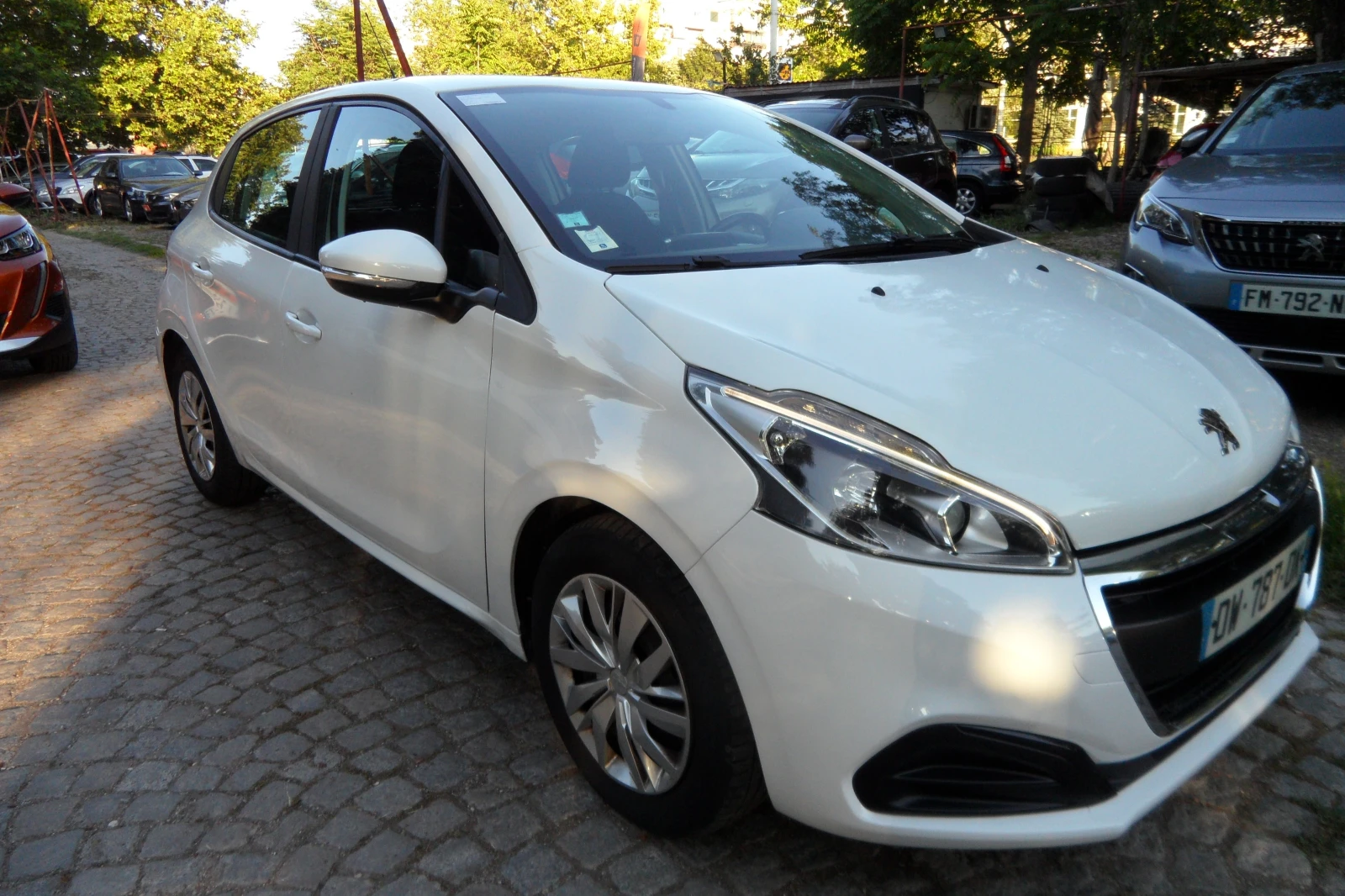 Peugeot 208 1.6 HDI / EURO6 , снимка 4 - Автомобили и джипове - 54767415